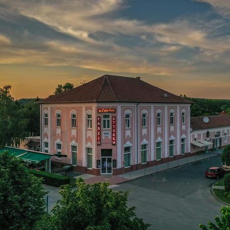 Koeroes Panzio Es Etterem Hotel Gyomaendrőd Exterior foto