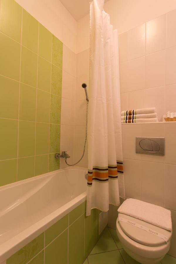 Koeroes Panzio Es Etterem Hotel Gyomaendrőd Exterior foto