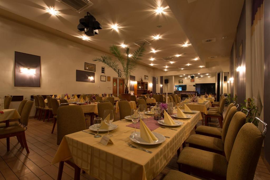 Koeroes Panzio Es Etterem Hotel Gyomaendrőd Exterior foto