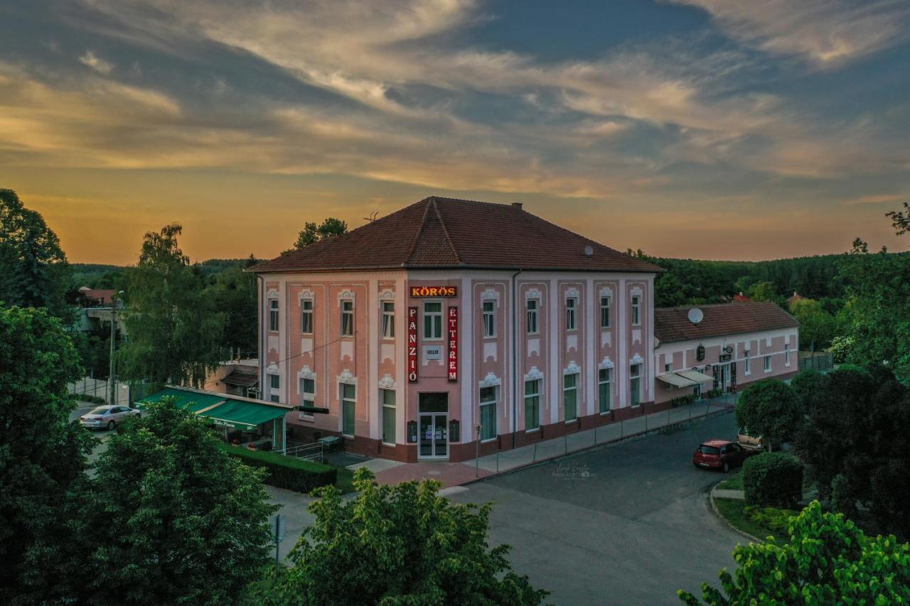 Koeroes Panzio Es Etterem Hotel Gyomaendrőd Exterior foto