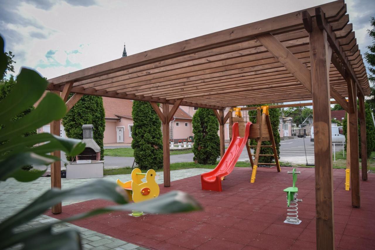 Koeroes Panzio Es Etterem Hotel Gyomaendrőd Exterior foto